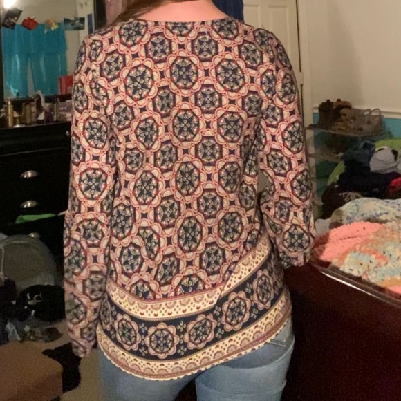 Figure flattering top - Picture 3 of 3